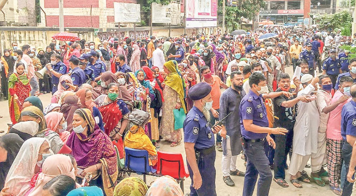 বিশৃঙ্খলায় শেষ হচ্ছে গণটিকা কার্যক্রম