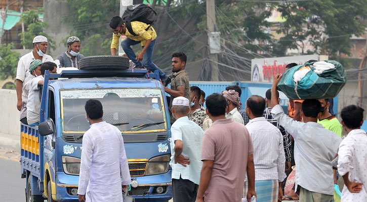 ঈদে ঘরমুখো মানুষ কোনো বাধা মানছে না