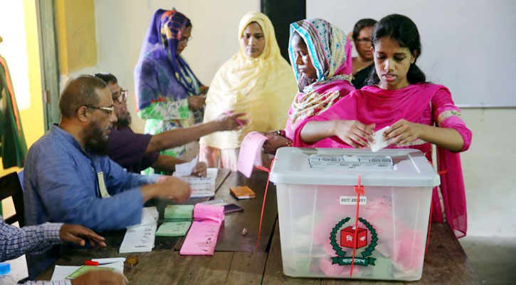 নির্বাচনে আস্থা ফেরানোর চেষ্টা