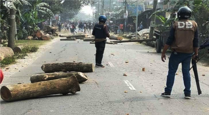 রামগঞ্জে ভোটকেন্দ্রের সামনে গোলাগুলি, আহত ১২