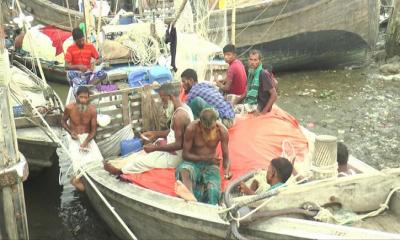 চরম সংকটে উপকূলীয় জেলেরা   