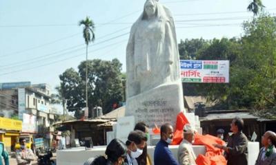 উন্মুক্ত হলো বেগম রোকেয়ার ভাস্কর্য 