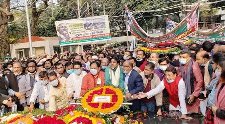 বঙ্গবন্ধু’র প্রতিকৃতিতে স্বেচ্ছাসেবক লীগের শ্রদ্ধা