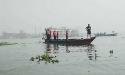 ট্রলারডুবি : ধলেশ্বরী নদীতে ভেসে উঠেছে চার মরদেহ