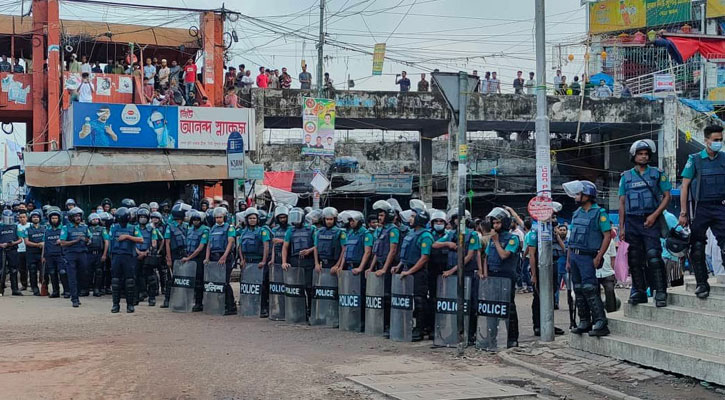 আবারও নিউ মার্কেটে মুখোমুখি ব্যবসায়ী-শিক্ষার্থী, যান চলাচল বন্ধ