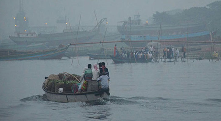 ধলেশ্বরীতে লঞ্চের ধাক্কায় ট্রলারডুবি, নিখোঁজ ১০