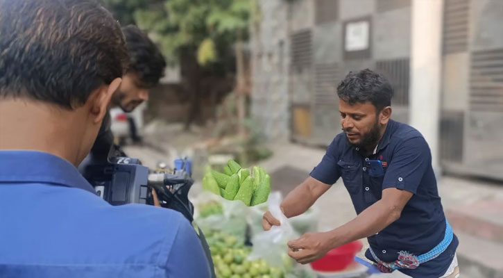 শুটিং নেই, ভ্যানে সবজি বিক্রি করছেন রিপন