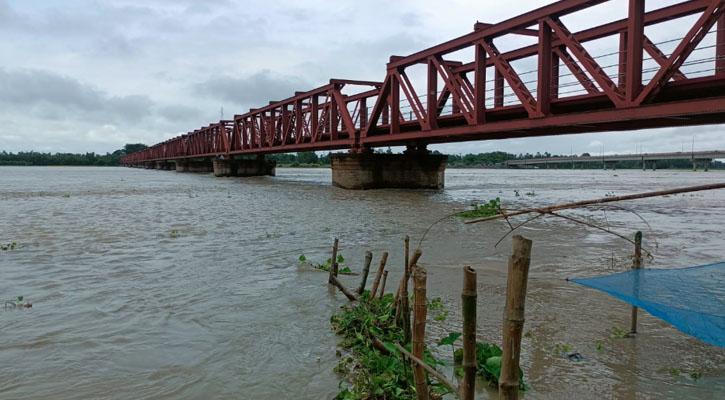 বিপৎসীমার উপরে তিস্তার পানি, পানিবন্দী পাঁচ হাজার পরিবার