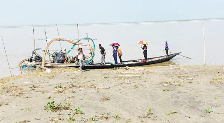 পদ্মা নদীতে পুলিশের ওপর হামলা, ২ সহকারী উপপরিদর্শক নিখোঁজ