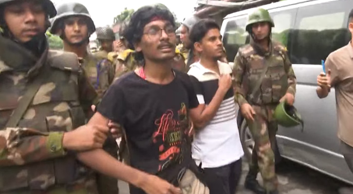 সচিবালয়ে ঢুকে পড়া শিক্ষার্থীদের লাঠিপেটা, আটক অর্ধশত