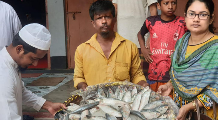 নোয়াখালীতে বাজারে অভিযান, জব্দ ৬৫ কেজি ইলিশ বিতরণ হল এতিমখানায়