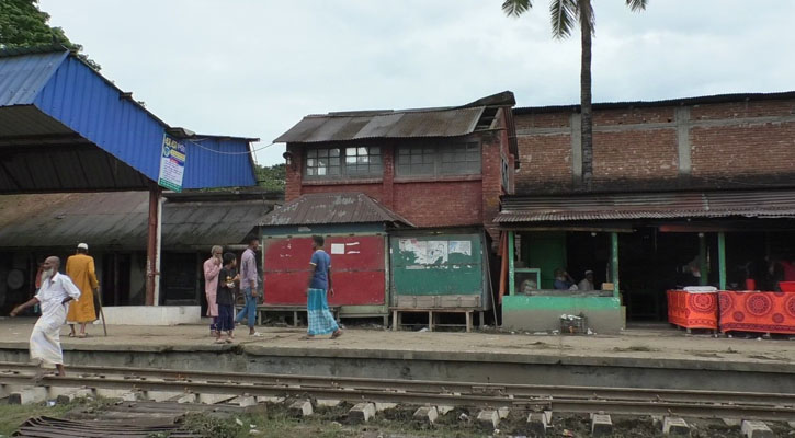 আধুনিকতার ছোঁয়া লাগেনি ময়মনসিংহের অধিকাংশ রেল স্টেশনে