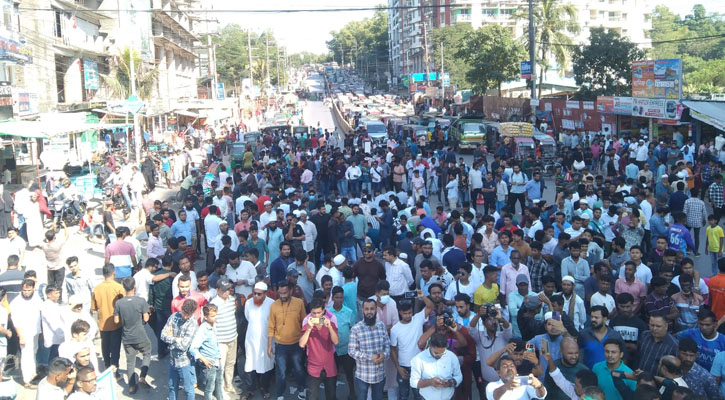 কক্সবাজারে প্রশাসনের আশ্বাসে ৫ ঘণ্টা পর অবরোধ প্রত্যাহার