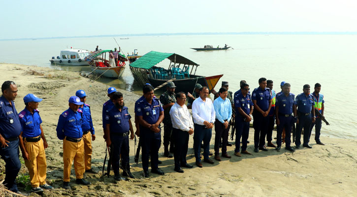 পদ্মায় অবৈধভাবে বালু উত্তোলন, দুই লাখ টাকা জরিমানা