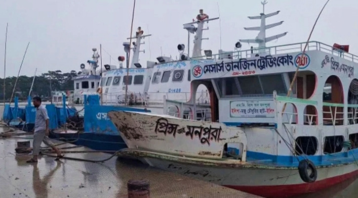 ঘূর্ণিঝড় ডানা: লক্ষ্মীপুর-ভোলা-বরিশাল রুটে নৌযান চলাচল বন্ধ