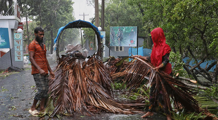 ঘূর্ণিঝড় রেমালের তাণ্ডবে প্রাণহানি বেড়ে ১০