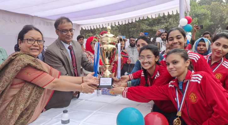 তিতুমীর কলেজে নারী শিক্ষার্থীদের ফুটবল ম্যাচ অনুষ্ঠিত