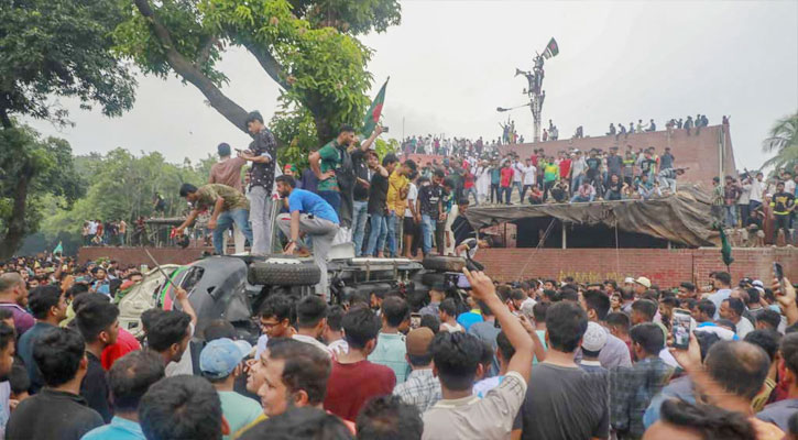 ঐতিহাসিক ৫ আগস্টে যা যা ঘটলো