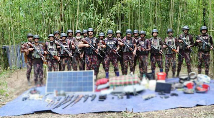 বান্দরবানের দুর্গম পাহাড়ে বিজিবির অভিযান, অস্ত্র-ড্রোন উদ্ধার