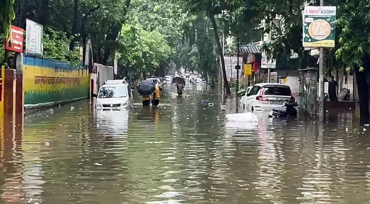 ফের জলমগ্ন মুম্বাই, বাড়তে পারে বৃষ্টি