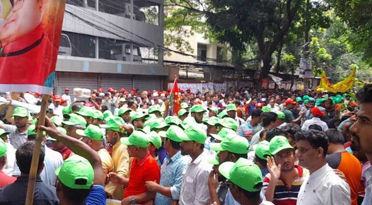 সোহরাওয়ার্দী উদ্যানে জড়ো হচ্ছে নেতাকর্মীরা