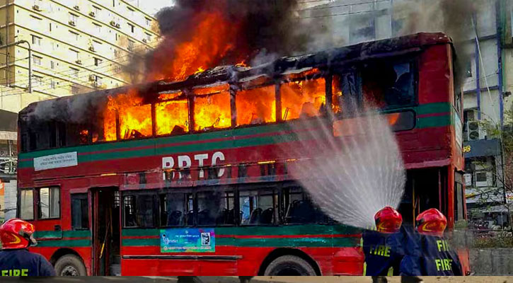 ২৪ ঘণ্টায় সারাদেশে আরও ১০ যানবাহনে আগুন