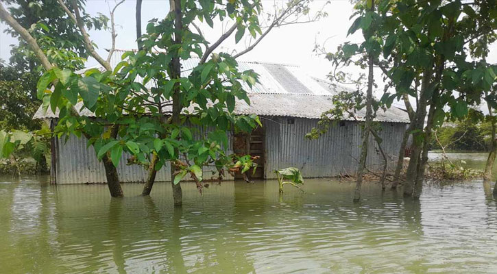 নদীর পানি কমছে, বন্যা পরিস্থিতি ‘উন্নতির’ দিকে