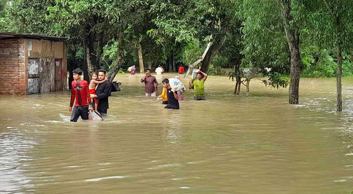 ধারণার বাইরে বন্যার আঘাত, বাড়ছে মৃত্যু-ক্ষতি