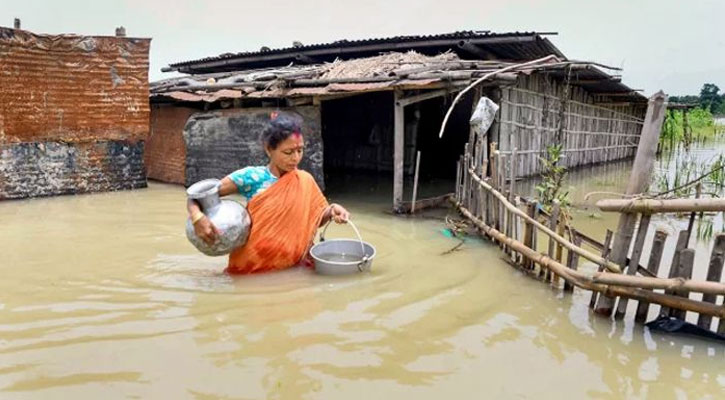 আসামে বন্যায় নিহত ৯০, সুপেয় পানির তীব্র সংকট