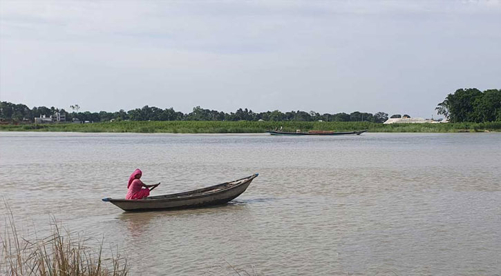 পদ্মার পানি বিপৎসীমার ওপরে, তলিয়েছে নিম্নাঞ্চল