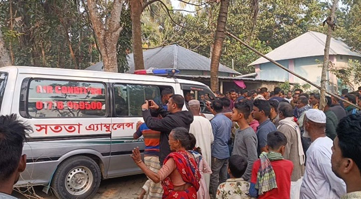 ঘুষের টাকা ফেরতের দাবিতে শিক্ষিকার লাশ নিয়ে স্কুলে বিক্ষোভ