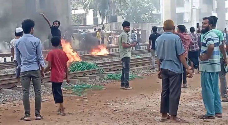 মহাখালীতে রেলপথ অবরোধ, ঢাকার সঙ্গে সারাদেশের যোগাযোগ বন্ধ