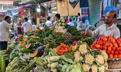 বাজারে আসছে শীতের সবজি, নতুন আলু ১০০ টাকা