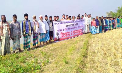 সরকারি রাস্তা কেটে যুবলীগ নেতার সবজি বাগান, প্রতিবাদে মানববন্ধন