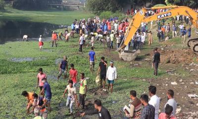 পাবনায় অবৈধভাবে দখল হওয়া খাল মুক্ত করার কাজ শুরু