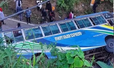 খাগড়াছড়িতে পর্যটকবাহী বাস উল্টে আহত ১৩