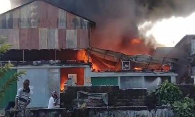 ময়মনসিংহের বিসিকে কেমিক্যাল কারখানায় আগুন