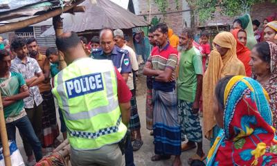 মেহেরপুরে শ্রমিক লীগ নেতার বাড়ি থেকে বোমা সদৃশ্য বস্তু উদ্ধার