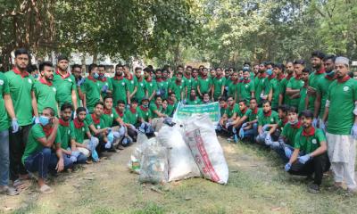 প্লাস্টিক মুক্ত ইবি গড়তে গ্রীন ভয়েসের পরিচ্ছন্নতা অভিযান