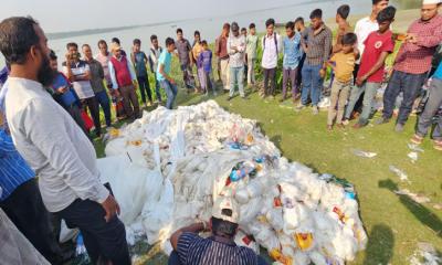 বরগুনায় বিপুল পরিমাণ অবৈধ জাল, পলিথিন ও লেবেলবিহীন খাদ্য জব্দ