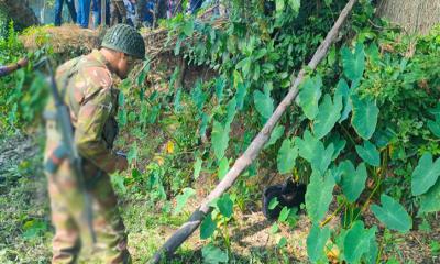 রাস্তার পাশে পড়ে আছে ১০ ব্যাগ বোমাসদৃশ বস্তু, ঘটনাস্থলে সেনাবাহিনী