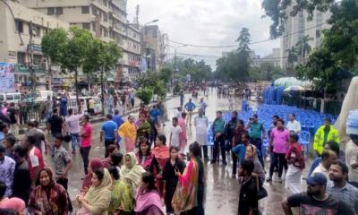 বৃষ্টিতে ভিজেই সমাবেশে আ.লীগের নেতাকর্মীরা