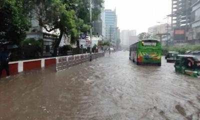 পানিতে ডুবে বিকল অনেক যান, যে পরামর্শ দিল ডিএমপি