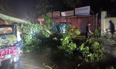 ঘূর্ণিঝড় ‘হামুন’ তাণ্ডবে বিভীষিকাময় রাতে নিহত ৩, উড়ে গেছে বহু ঘরবাড়ি