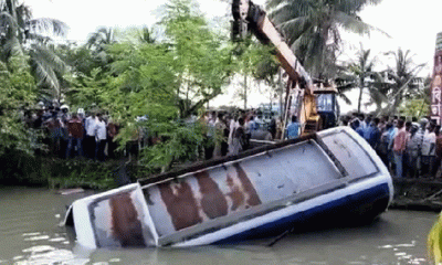 ঝালকাঠিতে বাস নিয়ন্ত্রণ হারিয়ে পুকুরে, নিহত বেড়ে ১৭