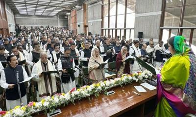 ব্যক্তিস্বার্থের ঊর্ধ্বে থেকে দায়িত্ব পালনের শপথ দ্বাদশের আইনপ্রণেতাদের