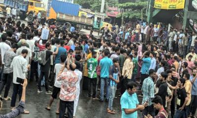 পুলিশি ব্যারিকেড ভেঙে ঢাকা-আরিচা মহাসড়ক অবরোধ