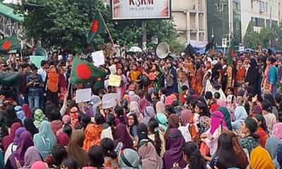 বিক্ষোভ মিছিল নিয়ে শাহবাগে শিক্ষার্থীরা, যান চলাচল বন্ধ