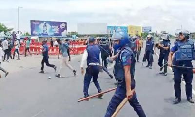 পদ্মা সেতুতে যান চলাচল ব্যাহত, পুলিশের গুলি