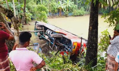 রাজাপুরে বাস খাদে পড়ার ১১ঘণ্টা পর যাত্রীর মরদেহ উদ্ধার